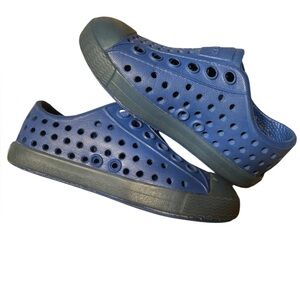 Native Jefferson blue slip on water shoes Size C5